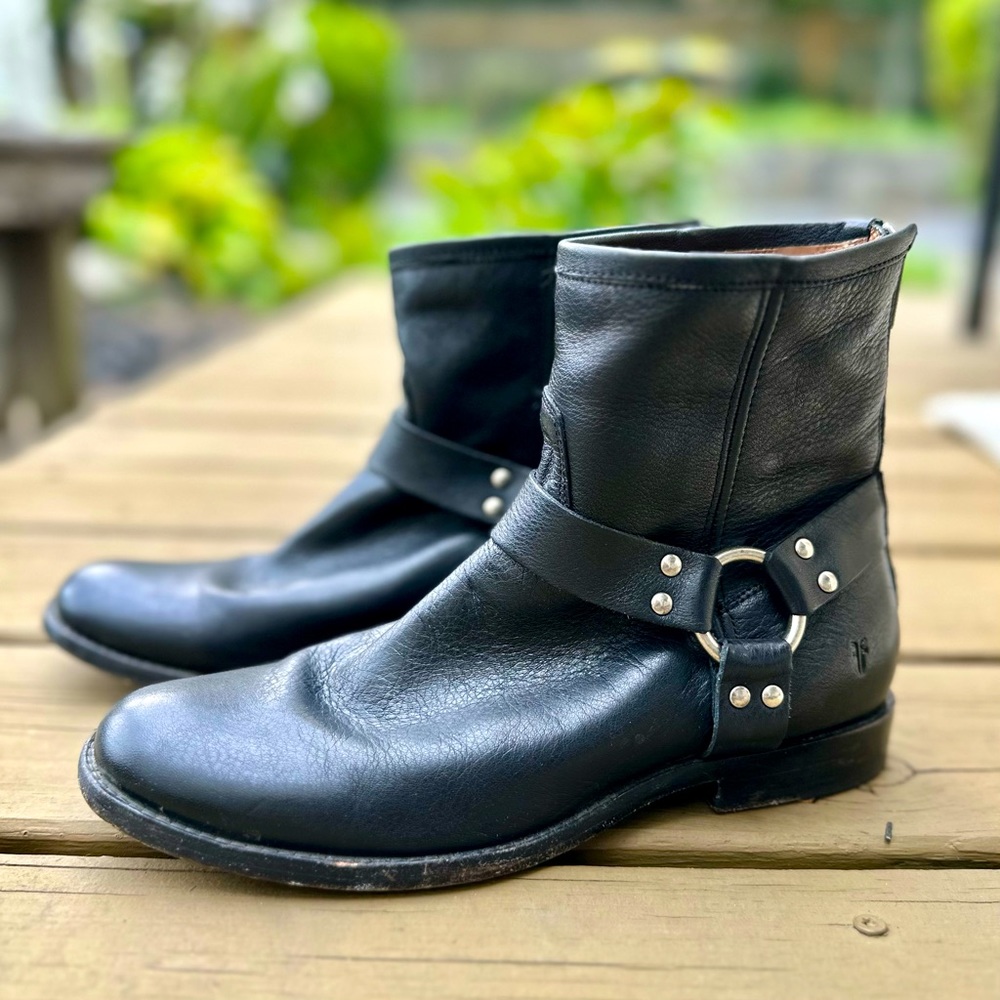 Frye Phillip Harness Short Black Ankle Bootie Size 9 - pre loved